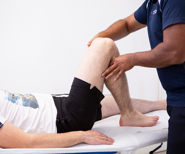 knee pain treatment with injection therapy at Chester clinic